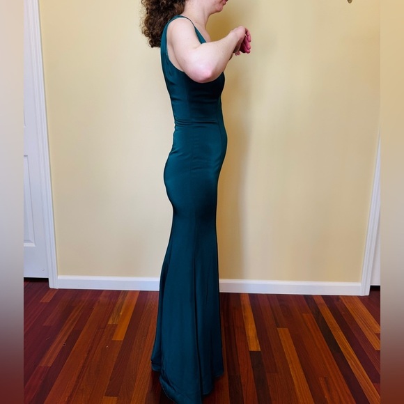 Samila & Company Emerald Green Gown – Size - 4 - Picture 11 of 12